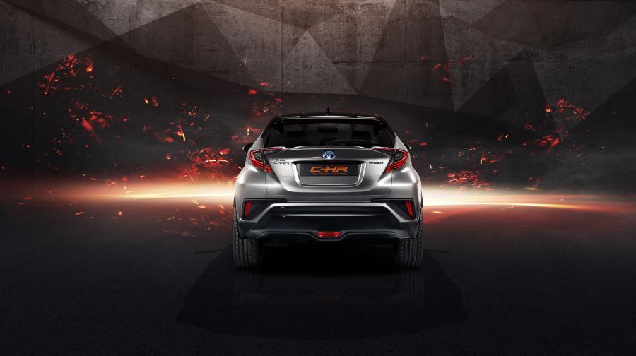  Toyota C-HR Hy-Power Concept 2017 года  (фото 3 из 20)